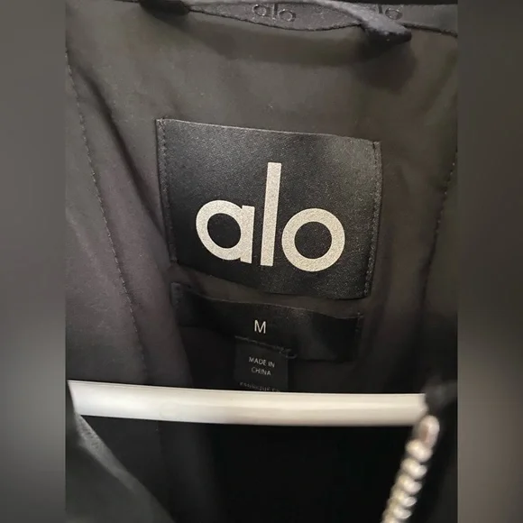 New Alo Yoga Faux Leather Cropped Premier Bomber - Black - Picture 7 of 14